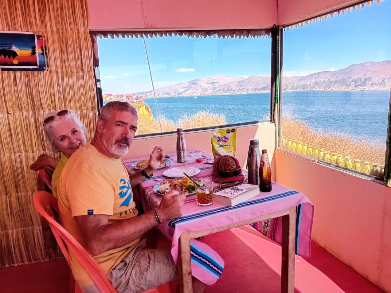 Urosfood & Titiqaqa Lodge Oda fotoğraf
