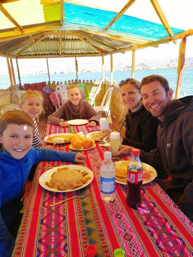 Urosfood & Titiqaqa Lodge Dış mekan fotoğraf