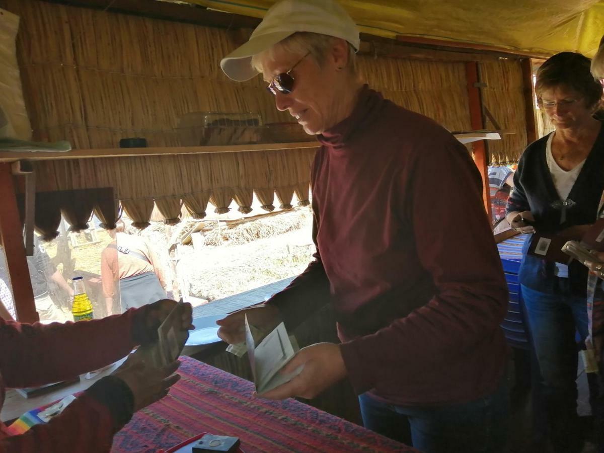 Urosfood & Titiqaqa Lodge Dış mekan fotoğraf